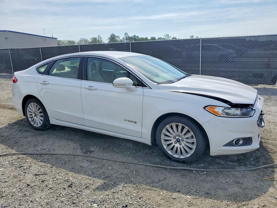 Photo 4 from auction – 2016 FORD FUSION with VIN 3FA6P0LU1GR387873