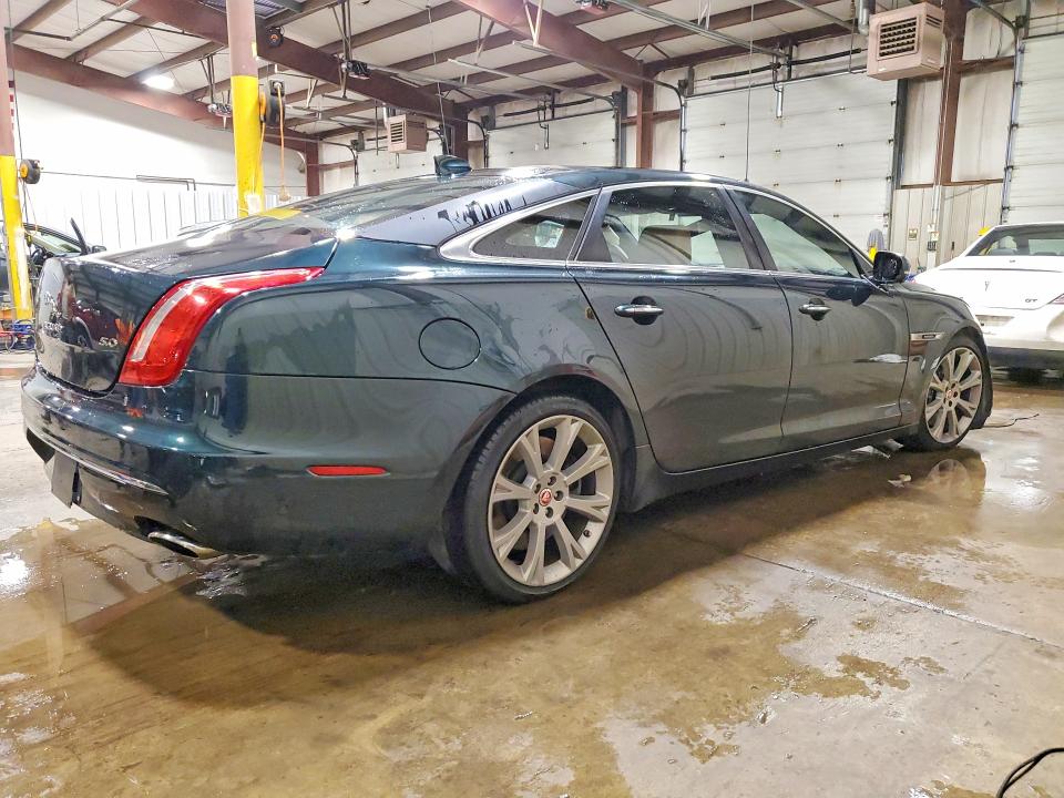 Photo 3 from auction – 2016 JAGUAR XJL with VIN SAJWA2GE7GMW00667