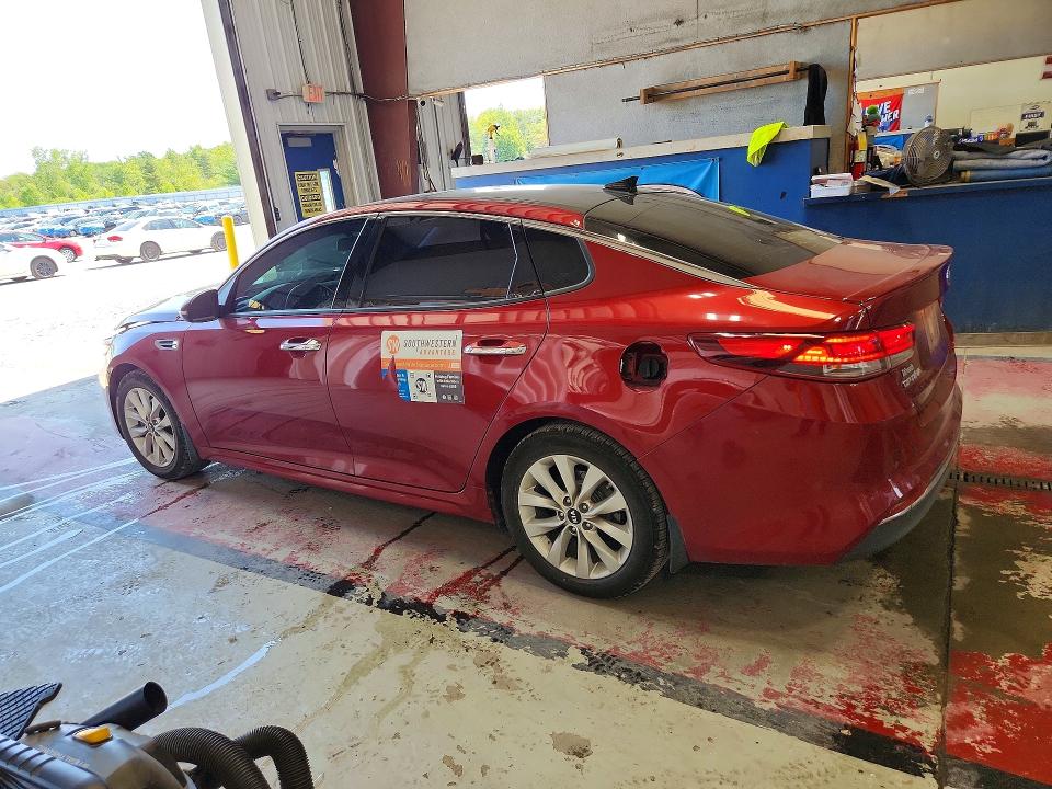 Photo 2 from auction – 2018 KIA OPTIMA with VIN 5XXGT4L33JG213897