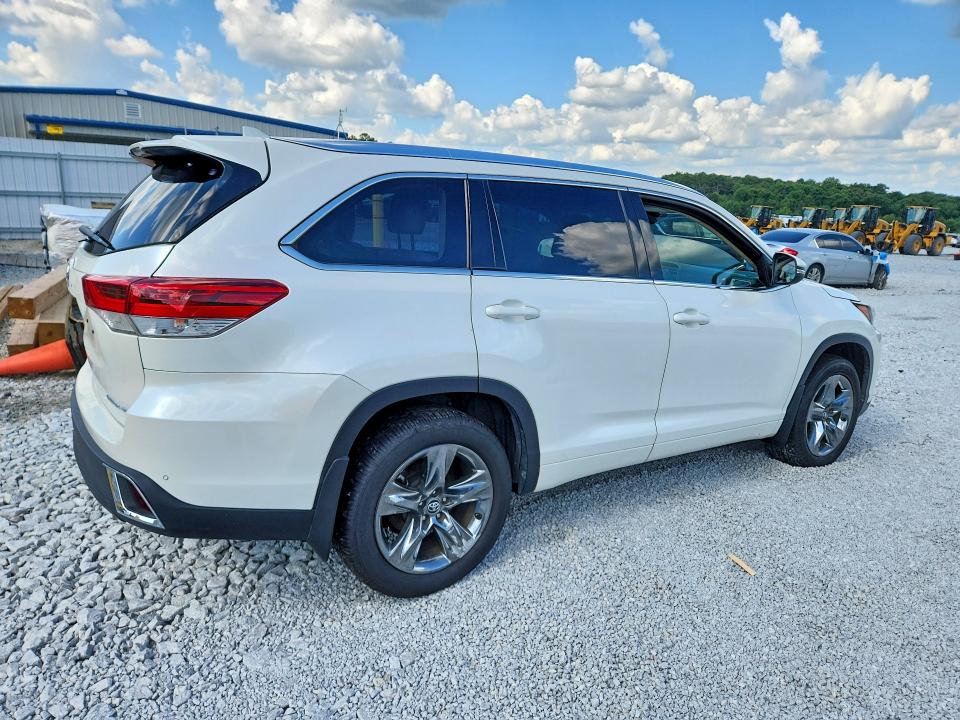 Photo 3 from auction – 2018 TOYOTA HIGHLANDER with VIN 5TDDZRFH5JS848379