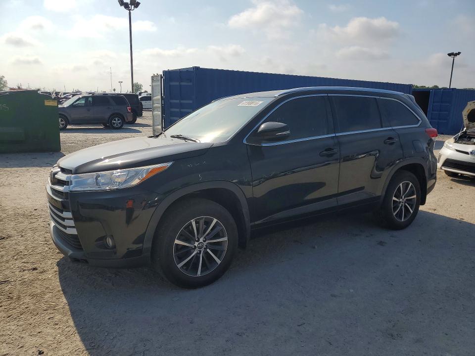 TOYOTA HIGHLANDER 2018 с VIN 5TDJZRFH9JS838134 - Снимка от търг