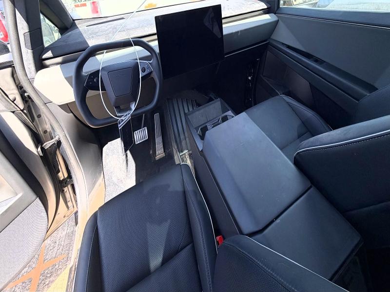 Photo 8 from auction – 2025 TESLA CYBERTRUCK with VIN 7G2CEHEE2SA061608