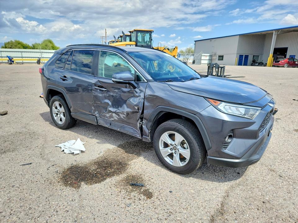 Photo 4 from auction – 2021 TOYOTA RAV4 with VIN 2T3W1RFV4MC117176