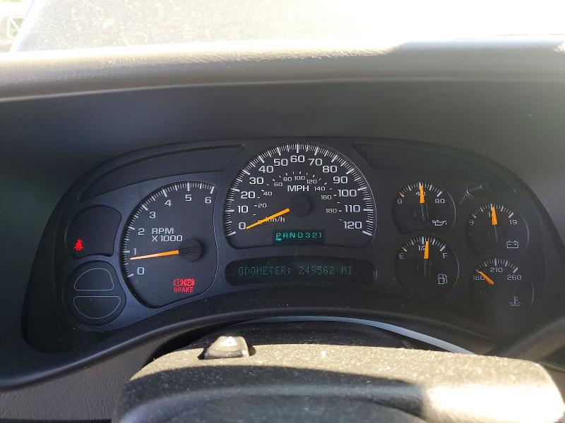 Photo 9 from auction – 2004 CHEVROLET SUBURBAN with VIN 1GNFK16Z54J157885