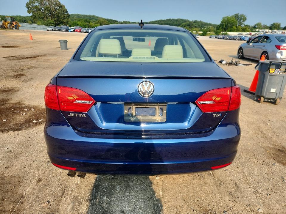 Photo 6 from auction – 2014 VOLKSWAGEN JETTA with VIN 3VWLL7AJ7EM443493