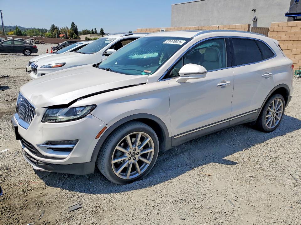 LINCOLN MKC 2019 with VIN 5LMCJ3C94KUL27768 - Photo from auction