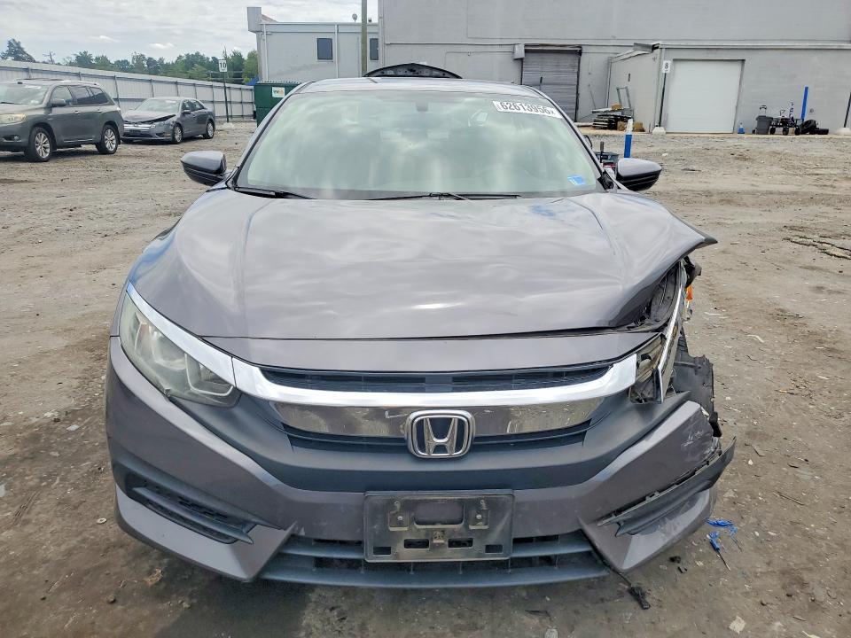 Photo 5 from auction – 2018 HONDA CIVIC with VIN 2HGFC2E57JH572697