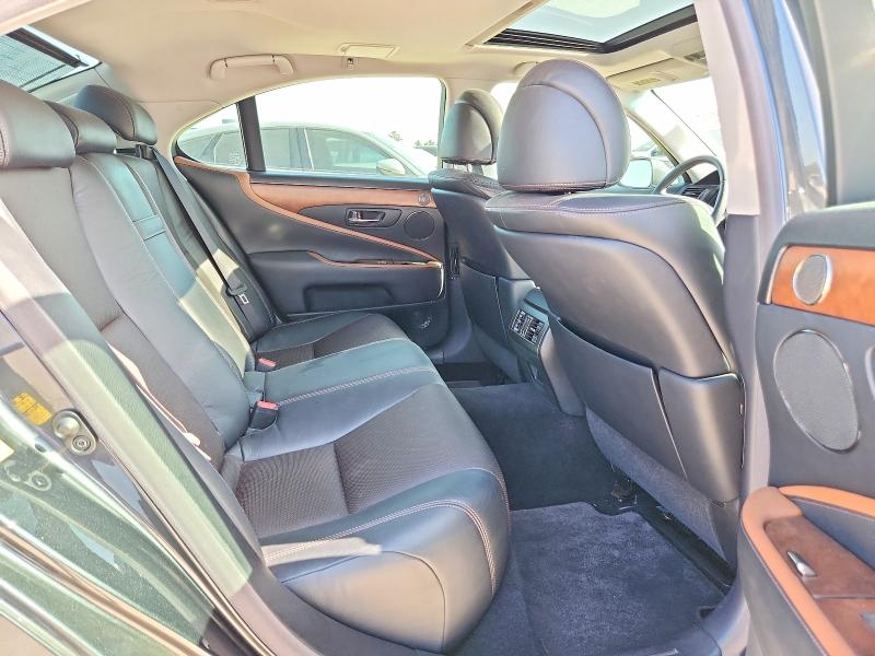 Photo 10 from auction – 2010 LEXUS LS with VIN JTHBL5EF4A5100986