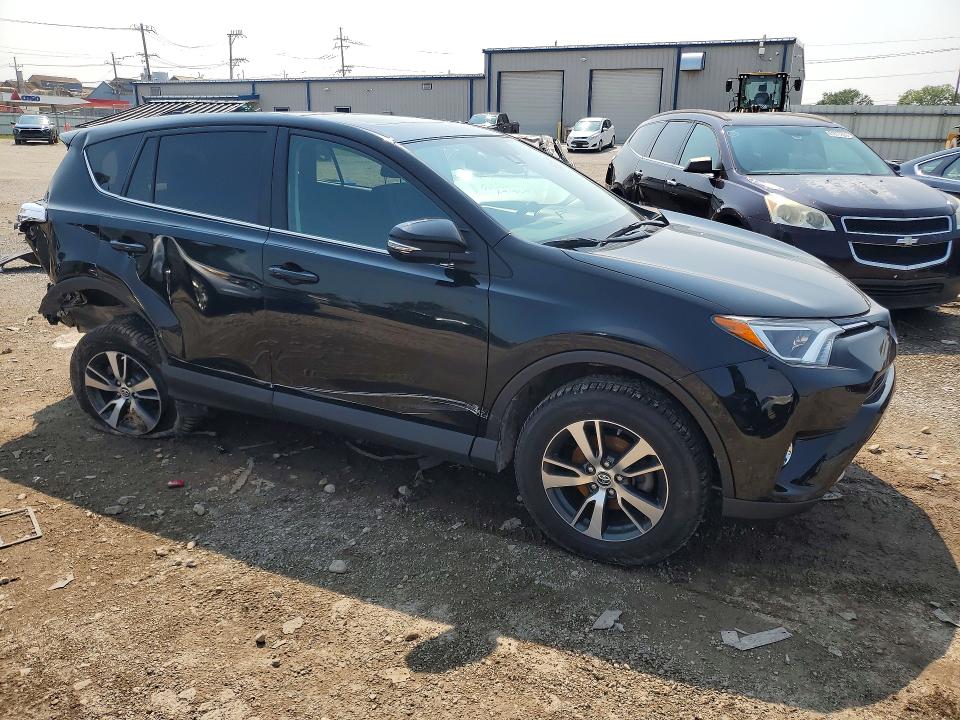 Photo 4 from auction – 2018 TOYOTA RAV4 with VIN 2T3RFREV7JW799416