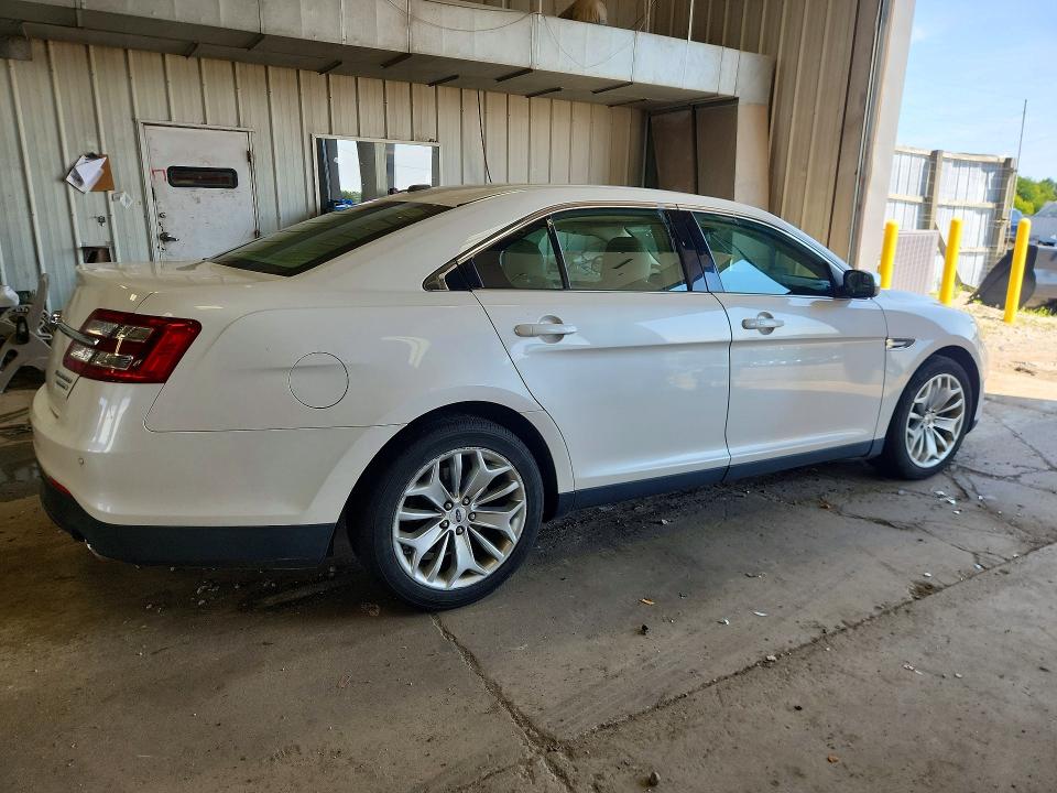 Photo 3 from auction – 2015 FORD TAURUS with VIN 1FAHP2F85FG139151