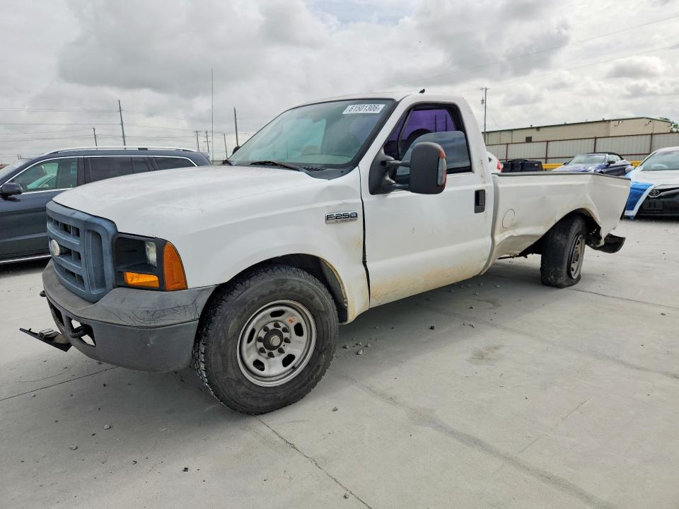 FORD F250 2006 مع رقم تعريف المركبة 1FTNF20596EA69373 - صورة من المزاد