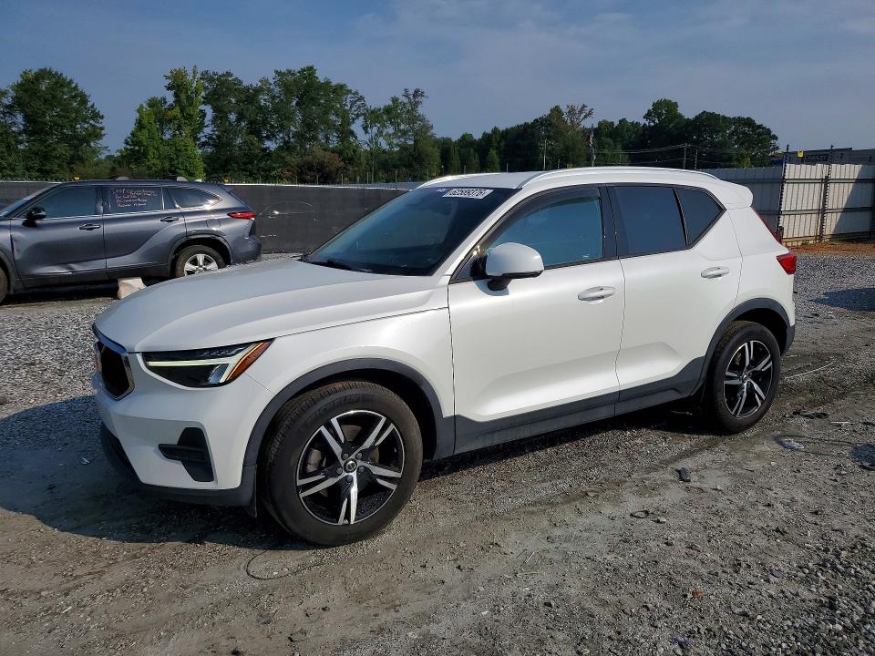 2023 VOLVO XC40 - Търг №62589376