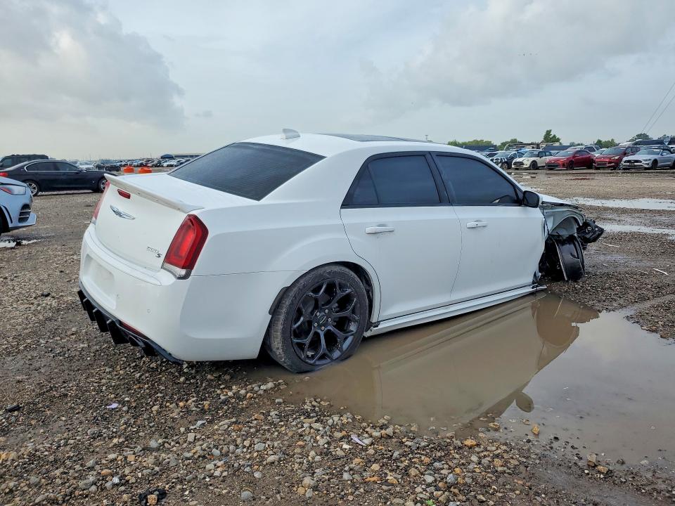 Photo 3 from auction – 2019 CHRYSLER 300 with VIN 2C3CCABT5KH565039