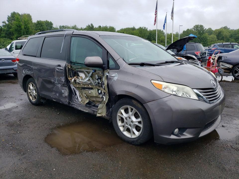 Photo 4 from auction – 2013 TOYOTA SIENNA with VIN 5TDDK3DC7DS055646
