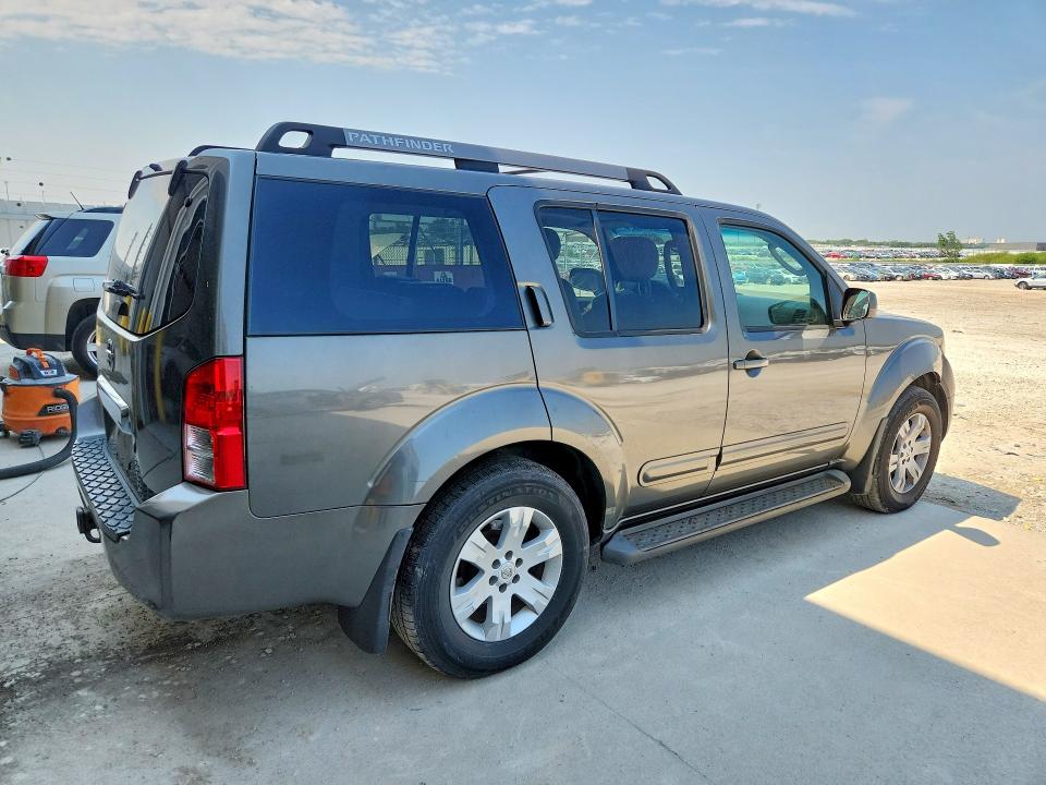 Photo 3 from auction – 2005 NISSAN PATHFINDER with VIN 5N1AR18W35C702341