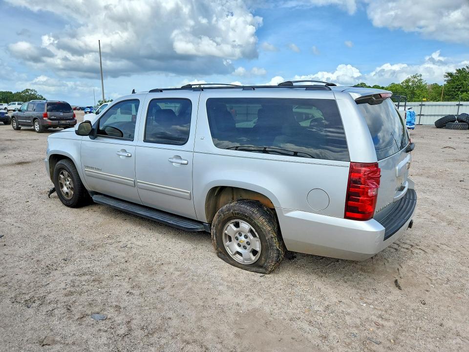 Photo 2 from auction – 2011 CHEVROLET SUBURBAN with VIN 1GNSCJE01BR327382