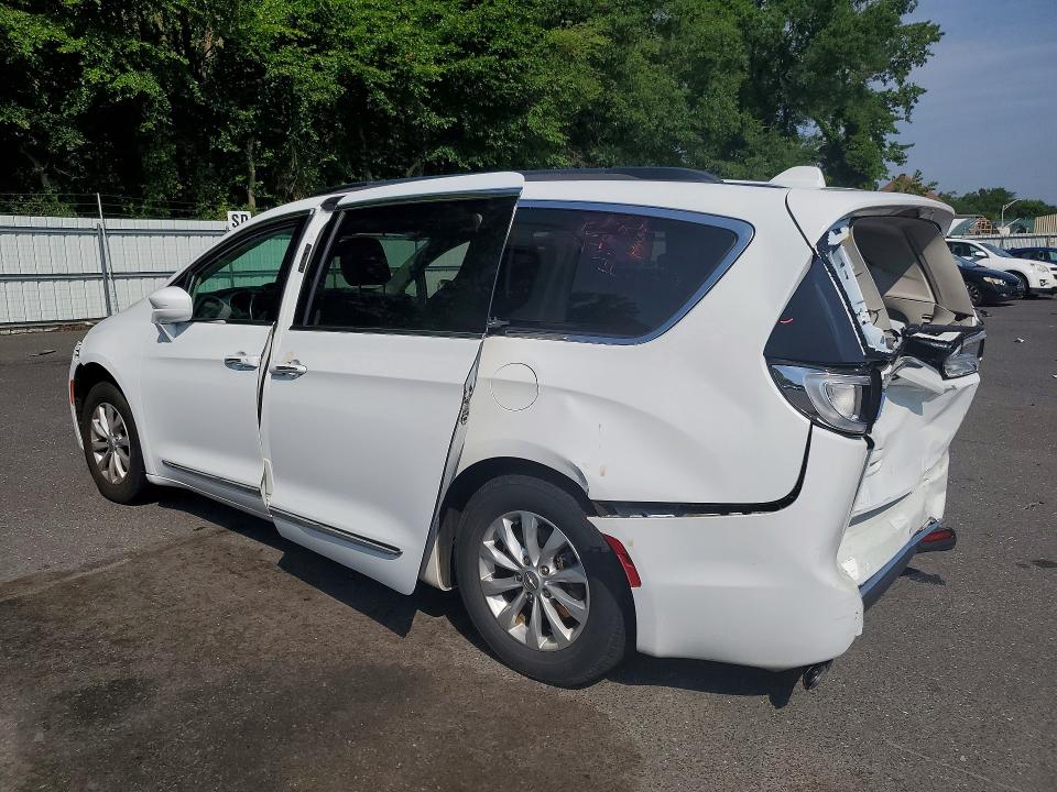 Photo 2 from auction – 2017 CHRYSLER PACIFICA with VIN 2C4RC1BG9HR621771
