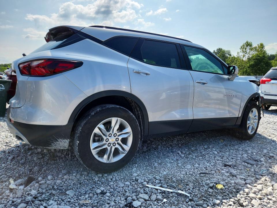 Photo 3 from auction – 2021 CHEVROLET BLAZER with VIN 3GNKBCRS0MS542939