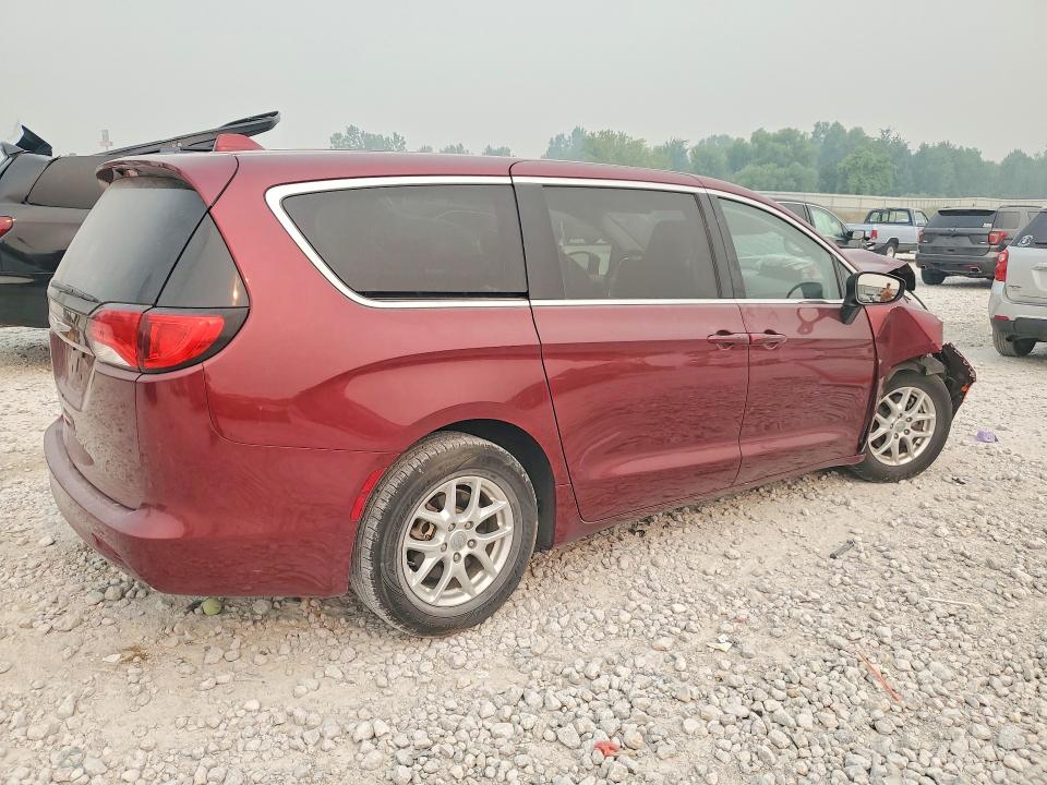Photo 3 from auction – 2017 CHRYSLER PACIFICA with VIN 2C4RC1DG1HR712062