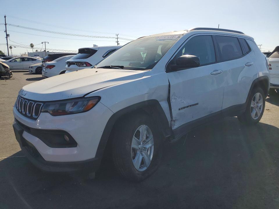 JEEP COMPASS 2022 with VIN 3C4NJCBB9NT139816 - Photo from auction