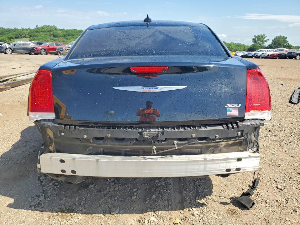Photo 6 from auction – 2019 CHRYSLER 300 with VIN 2C3CCAEGXKH585611