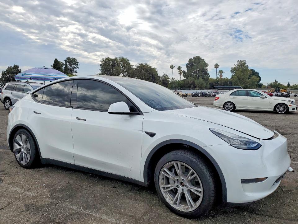 Photo 4 from auction – 2023 TESLA MODEL Y with VIN 7SAYGDEE8PA100675