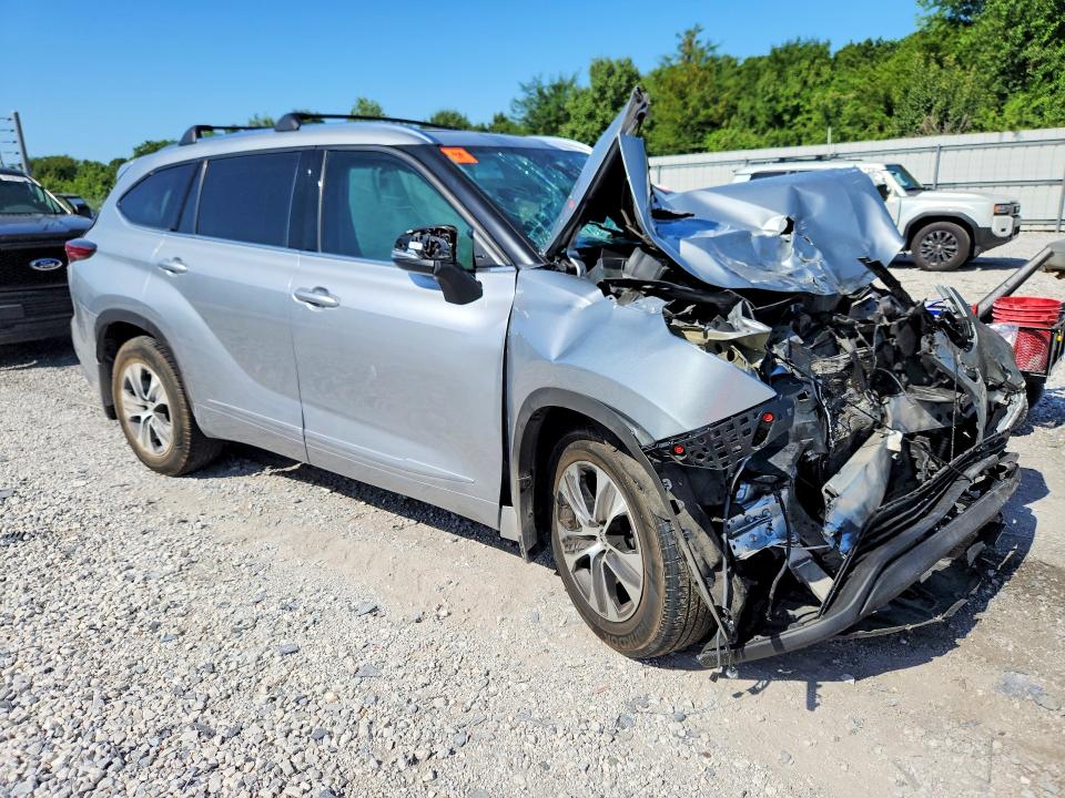 Photo 4 from auction – 2021 TOYOTA HIGHLANDER with VIN 5TDGZRAH2MS033971