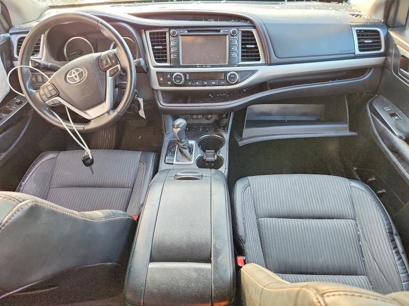 Photo 8 from auction – 2017 TOYOTA HIGHLANDER with VIN 5TDBZRFH5HS379148