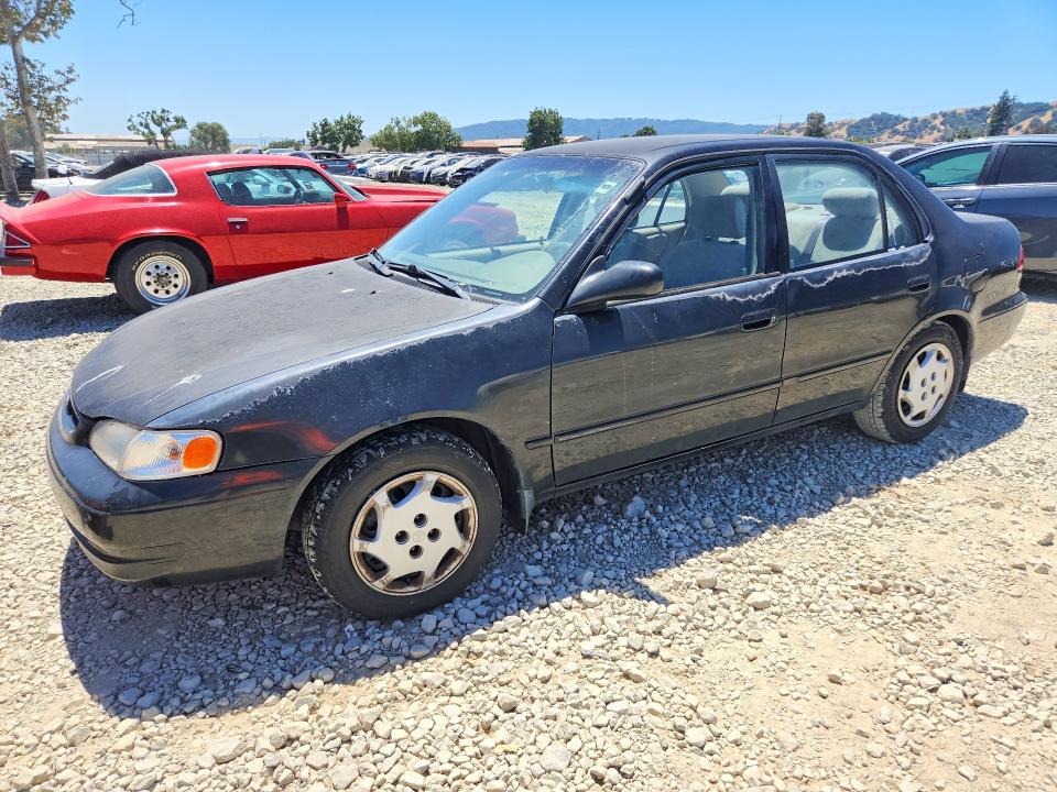TOYOTA COROLLA 2000 con VIN 1NXBR12E4YZ393319 - Foto de la subasta