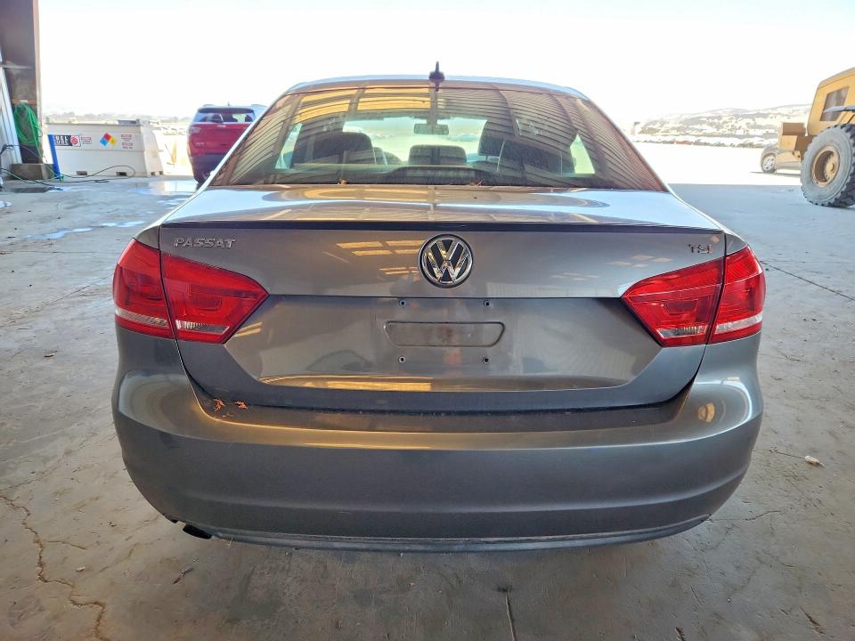 Photo 6 from auction – 2014 VOLKSWAGEN PASSAT with VIN 1VWAT7A35EC098829