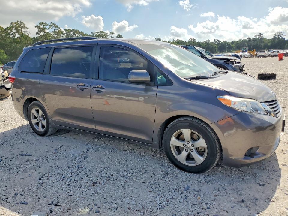 Photo 4 from auction – 2017 TOYOTA SIENNA with VIN 5TDKZ3DC1HS783438