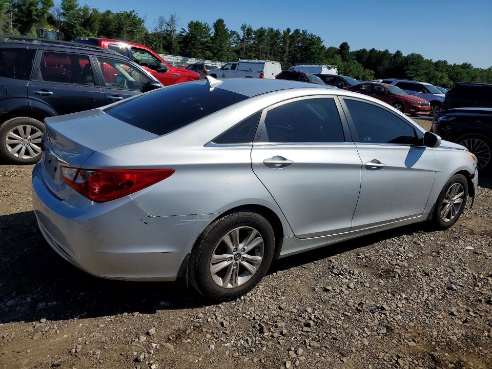 Photo 3 from auction – 2011 HYUNDAI SONATA with VIN 5NPEB4AC9BH028790