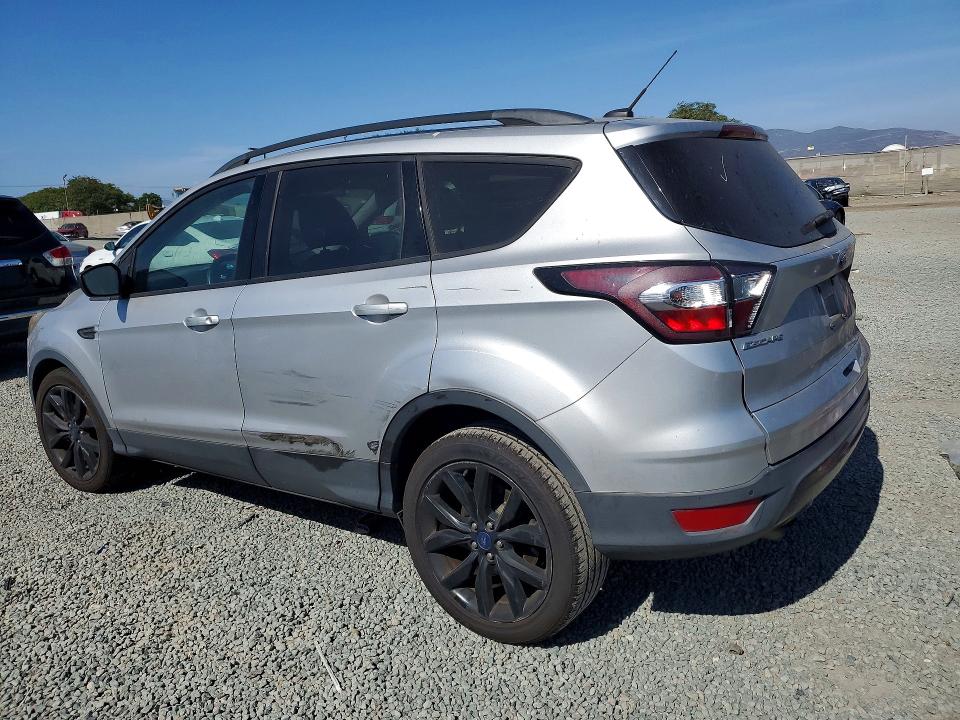 Photo 2 from auction – 2017 FORD ESCAPE with VIN 1FMCU0GD7HUE74005