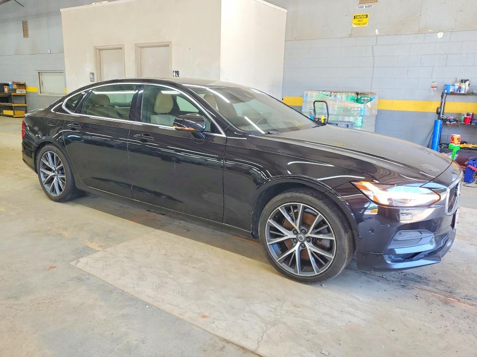 Фото 4 с аукциона – 2018 VOLVO S90 с VIN LVY992MK2JP024452