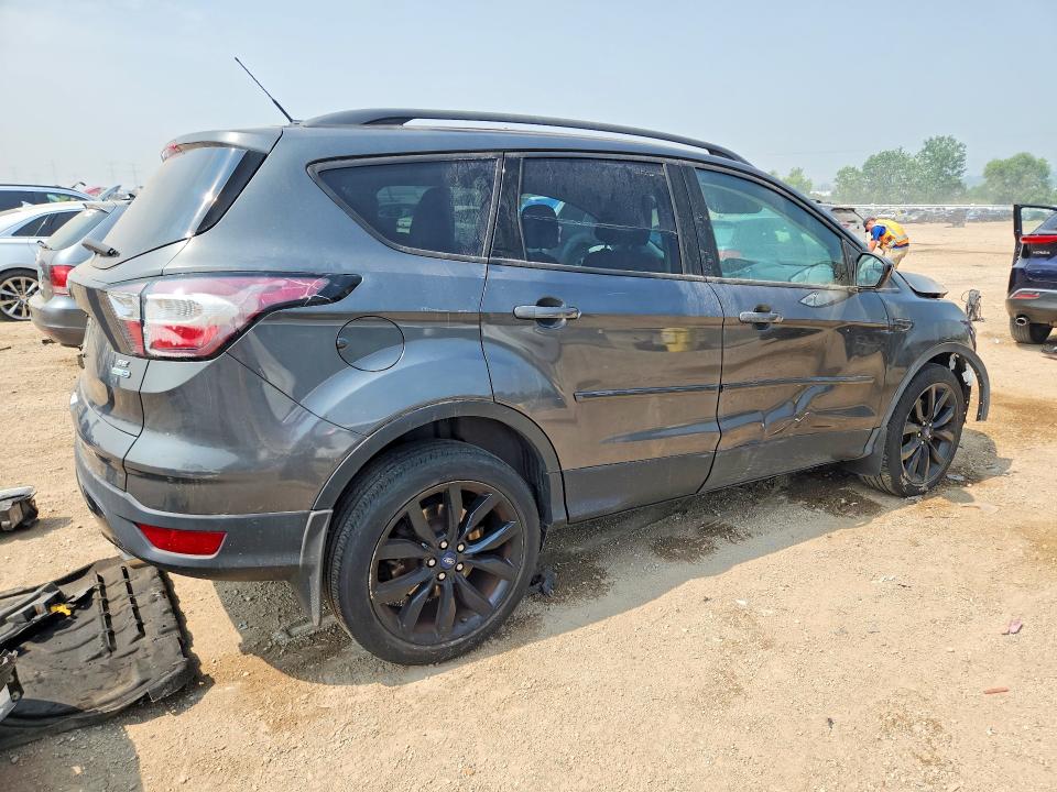 Photo 3 from auction – 2017 FORD ESCAPE with VIN 1FMCU9G98HUB97123