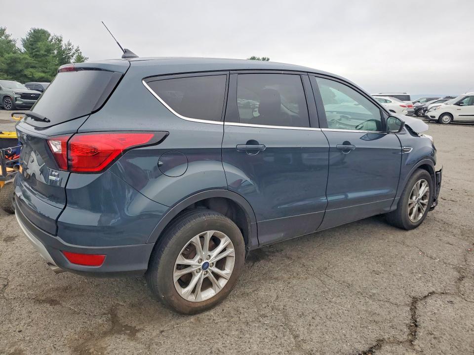 Photo 3 from auction – 2019 FORD ESCAPE with VIN 1FMCU9GD4KUC22899