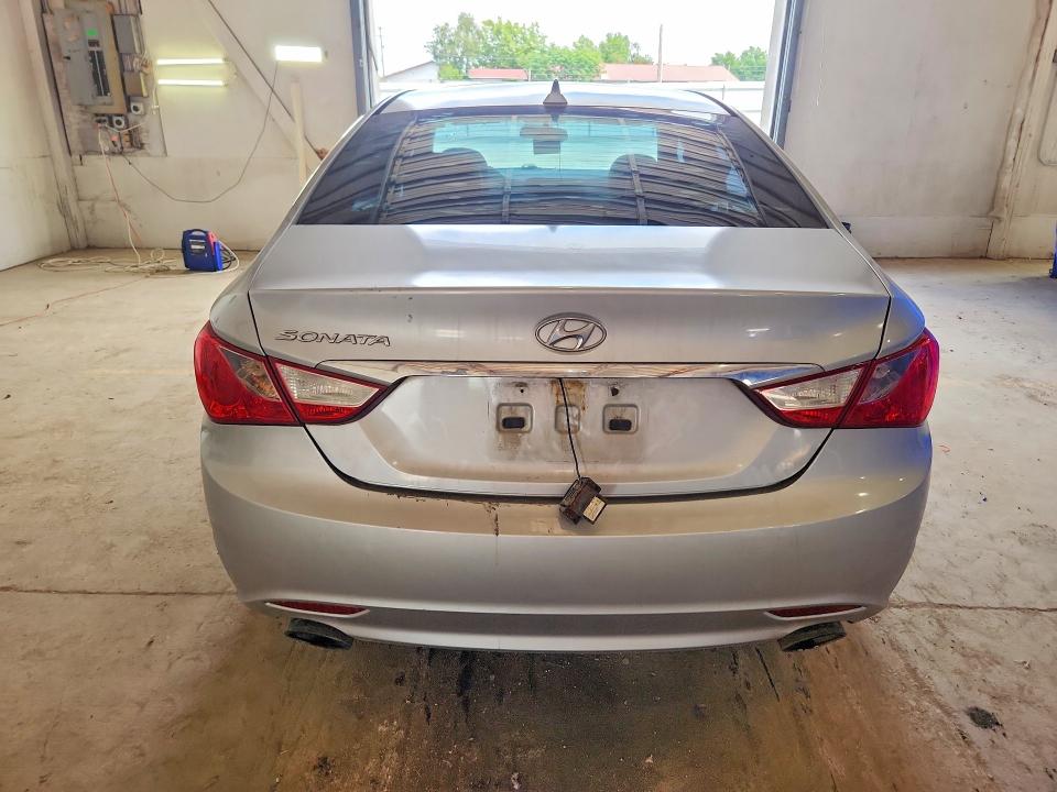 Photo 6 from auction – 2011 HYUNDAI SONATA with VIN 5NPEC4AC1BH263021