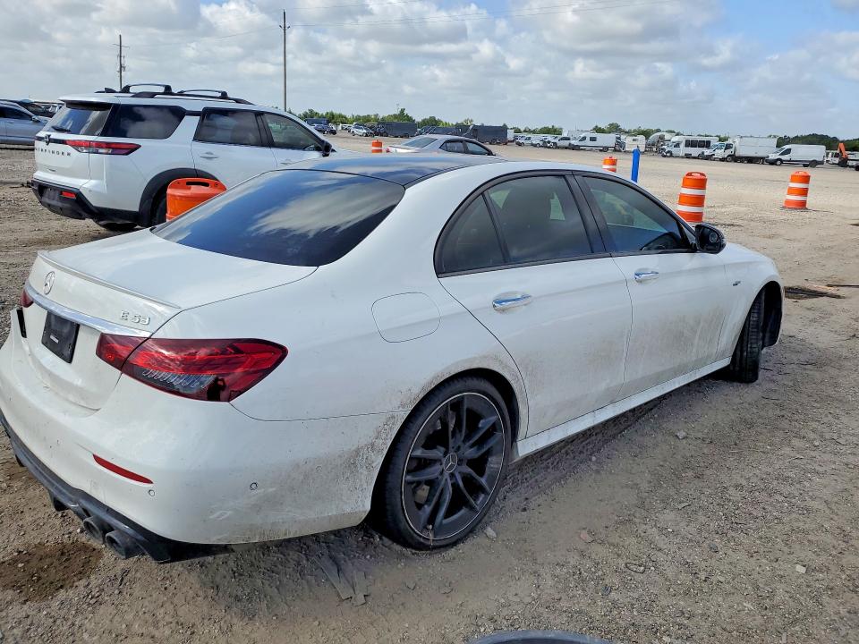 Photo 3 from auction – 2022 MERCEDES-BENZ E with VIN W1KZF6BB6NB052077