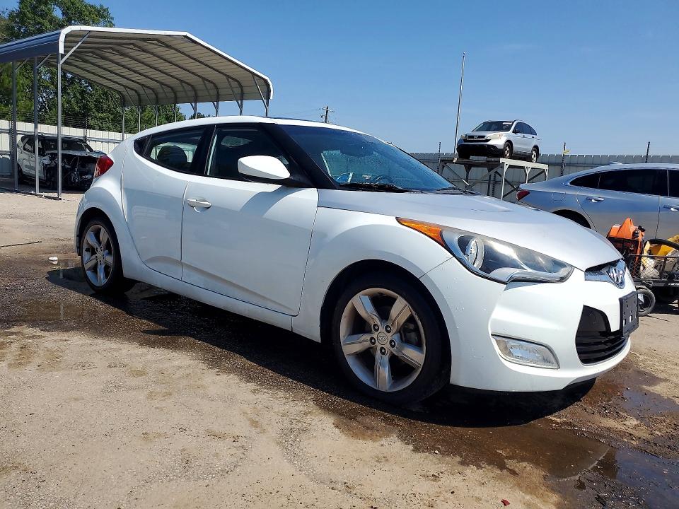 Photo 4 from auction – 2014 HYUNDAI VELOSTER with VIN KMHTC6AD0EU210781