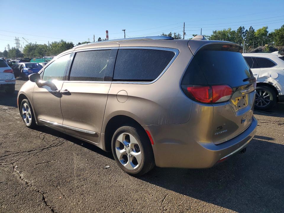 Photo 2 from auction – 2017 CHRYSLER PACIFICA with VIN 2C4RC1EG0HR721530