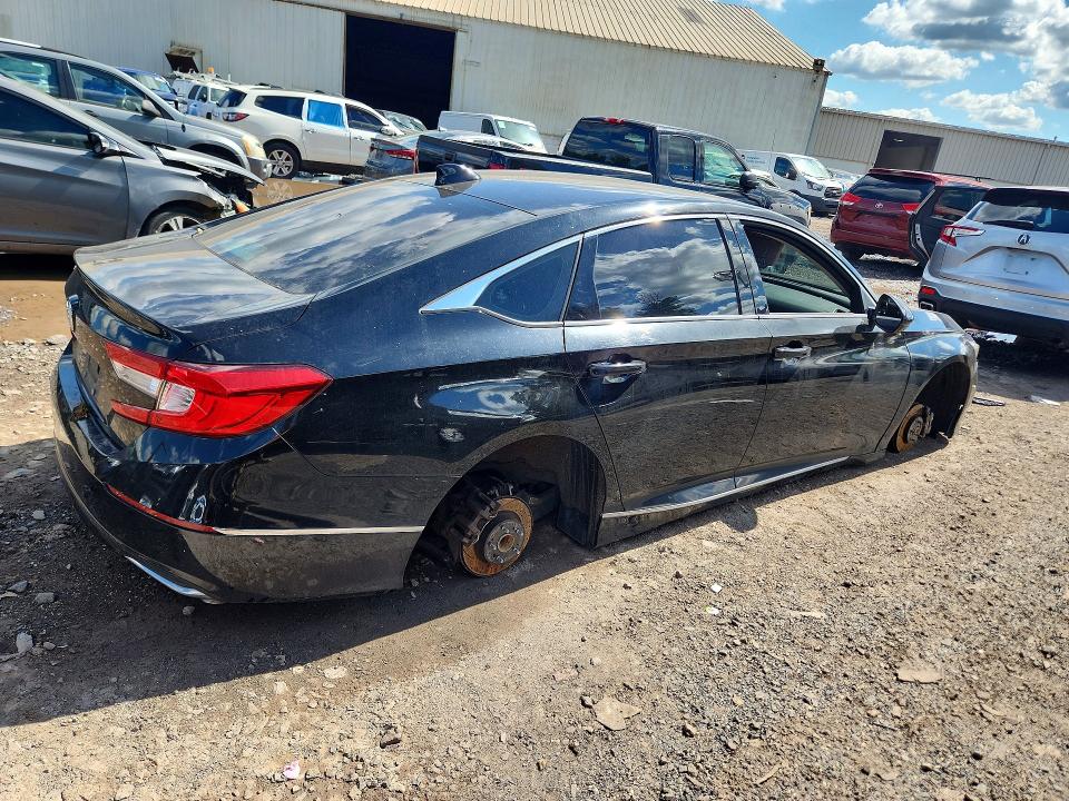 Photo 3 from auction – 2018 HONDA ACCORD with VIN 1HGCV1F52JA113050