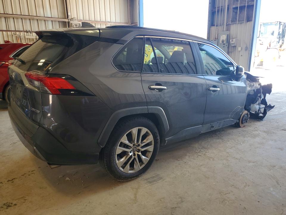 Photo 3 from auction – 2019 TOYOTA RAV4 with VIN 2T3Y1RFV5KW025935