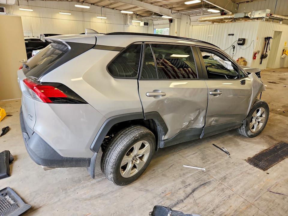 Photo 3 from auction – 2019 TOYOTA RAV4 with VIN 2T3P1RFV9KW011595