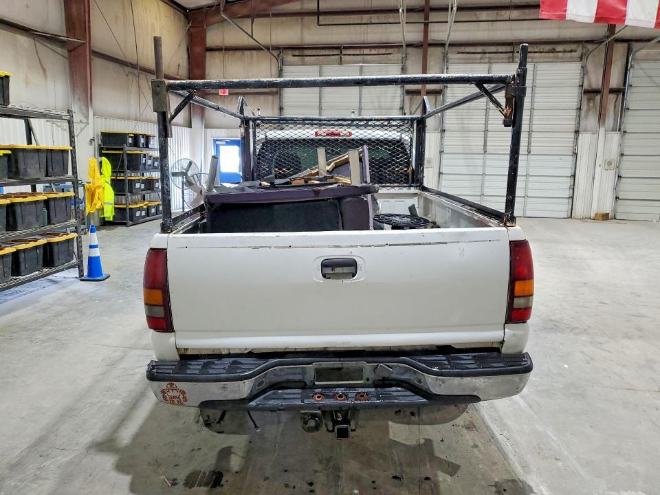Photo 6 from auction – 2006 CHEVROLET SILVERADO with VIN 1GCHC24UX6E153452