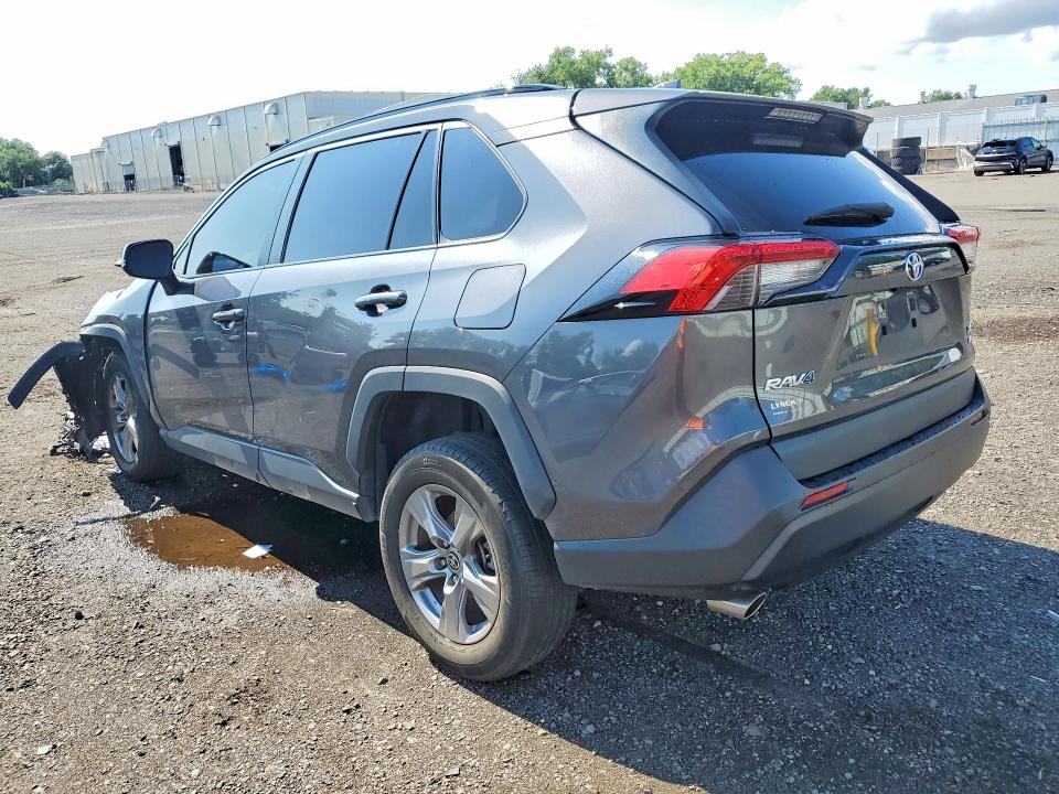 Photo 2 from auction – 2022 TOYOTA RAV4 with VIN 2T3P1RFV3NW299215