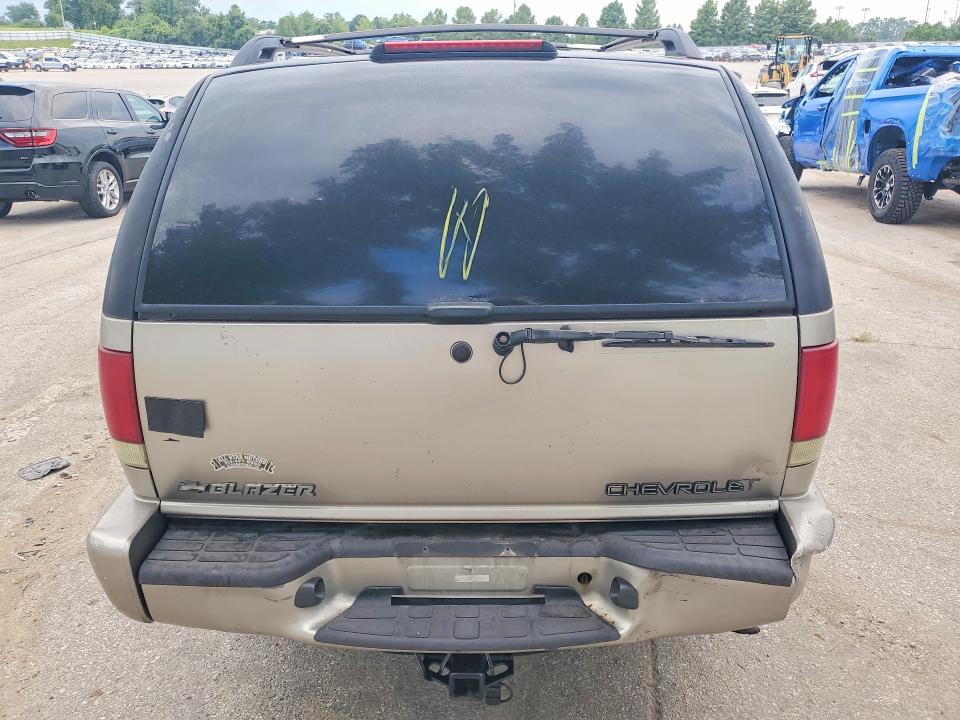 Photo 6 from auction – 2001 CHEVROLET BLAZER with VIN 1GNDT13W51K253116