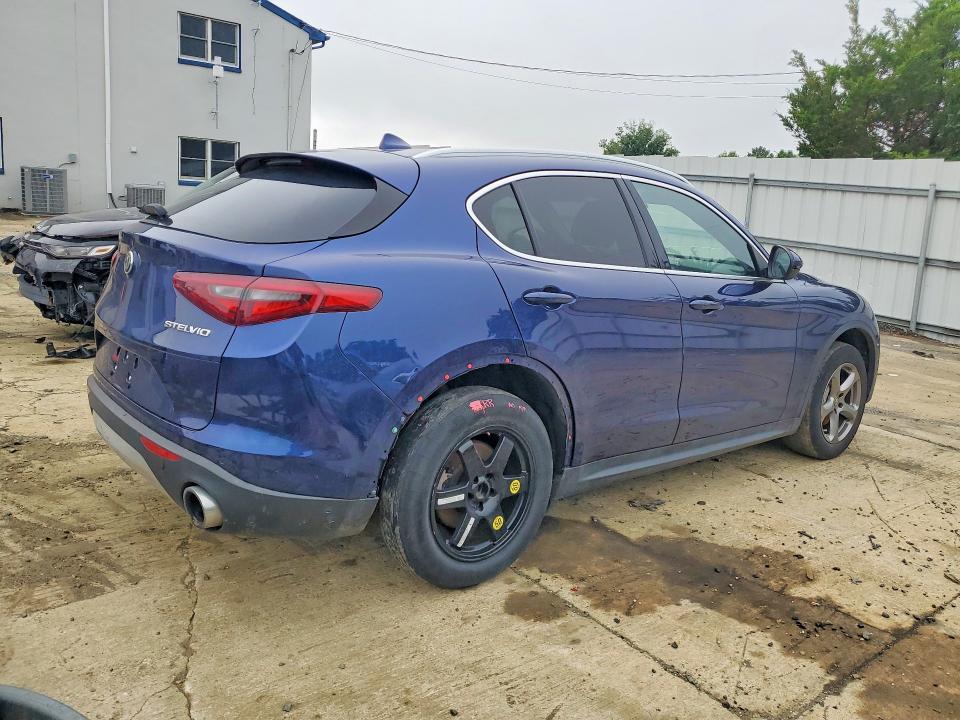 Photo 3 from auction – 2021 ALFA ROMEO STELVIO with VIN ZASPAKAN3M7D09967