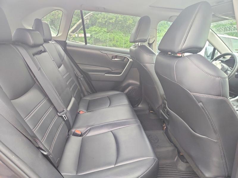 Photo 11 from auction – 2020 TOYOTA RAV4 with VIN 2T3A1RFV4LW135751