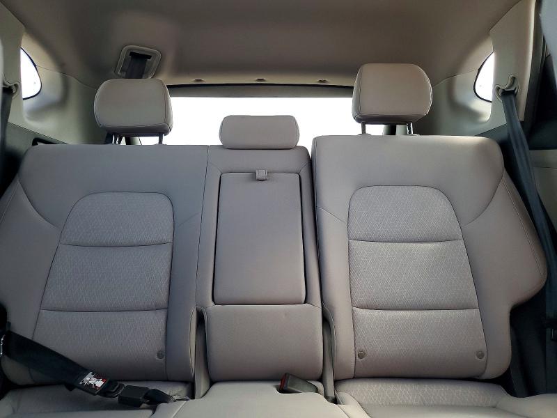 Photo 10 from auction – 2018 HYUNDAI TUCSON with VIN KM8J33A42JU681816