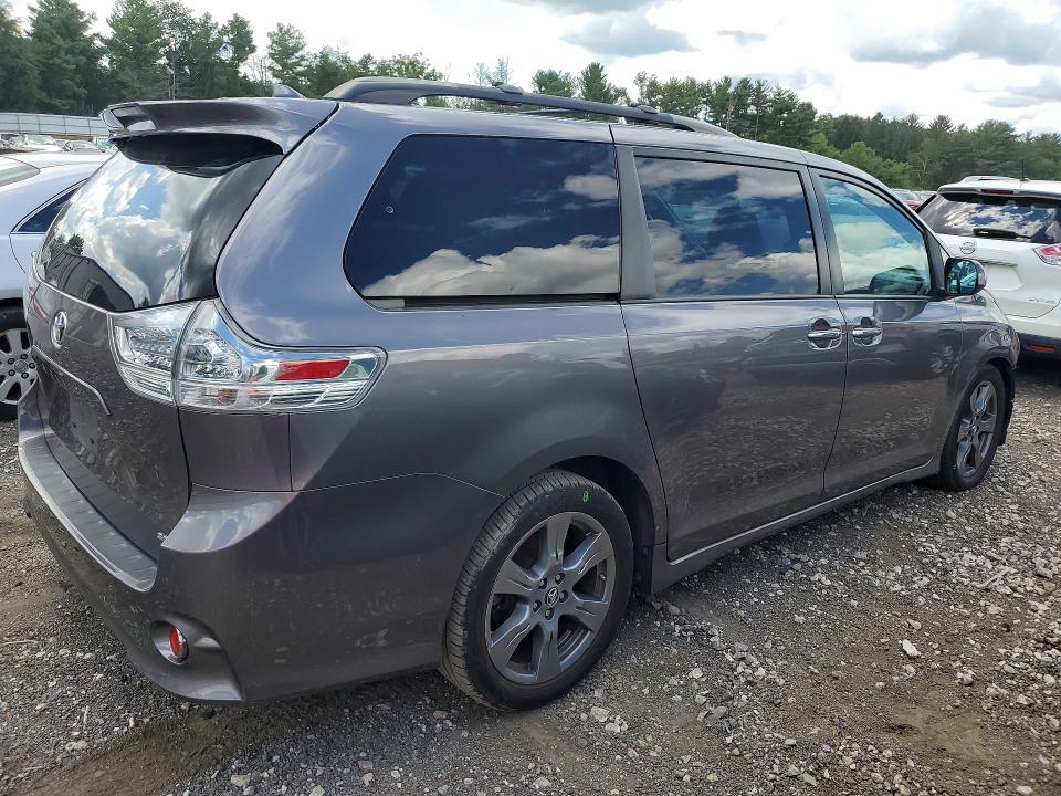 Photo 3 from auction – 2018 TOYOTA SIENNA with VIN 5TDXZ3DC2JS932290